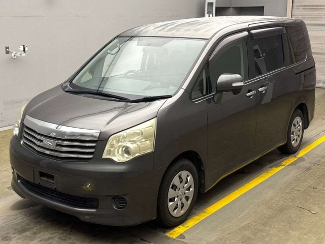TOYOTA NOAH 2012