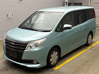 TOYOTA NOAH 2014