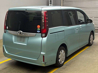 TOYOTA NOAH 2014