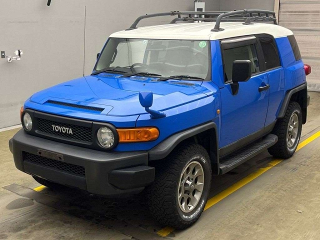 TOYOTA FJ CRUISER 2011