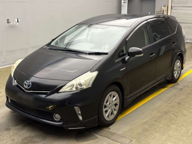 TOYOTA PRIUS ALPHA 2013