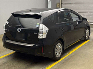 TOYOTA PRIUS ALPHA 2013