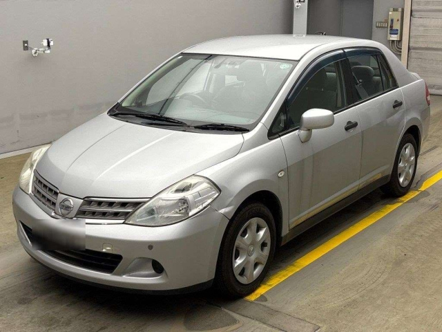 NISSAN TIIDA LATIO 2010