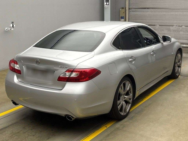 NISSAN FUGA 2010