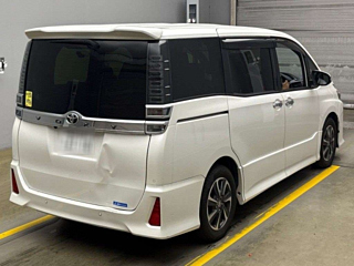 TOYOTA VOXY 2021