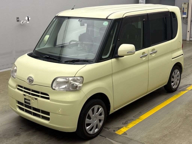 DAIHATSU TANTO 2011