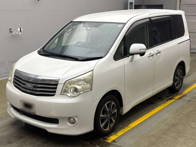 TOYOTA NOAH 2012