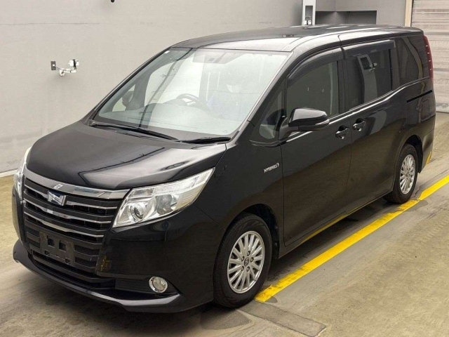 TOYOTA NOAH 2015