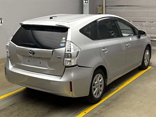 TOYOTA PRIUS ALPHA 2012