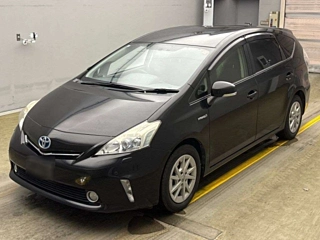 TOYOTA PRIUS ALPHA 2013