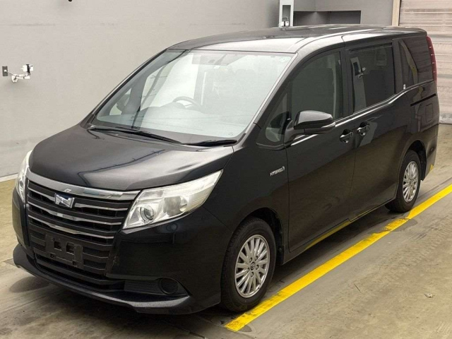 TOYOTA NOAH 2014