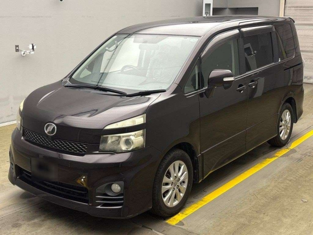 TOYOTA VOXY 2010