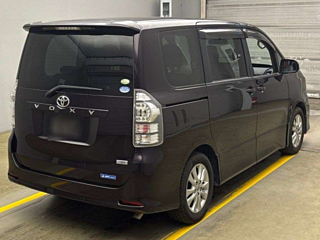 TOYOTA VOXY 2010