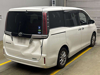 TOYOTA ESQUIRE 2018