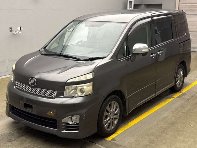 TOYOTA VOXY 2012