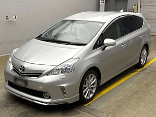 TOYOTA PRIUS ALPHA 2013