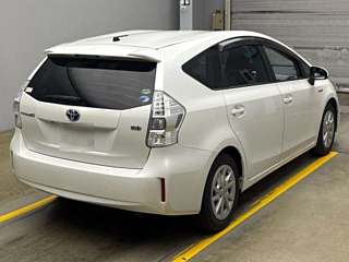 TOYOTA PRIUS ALPHA 2015