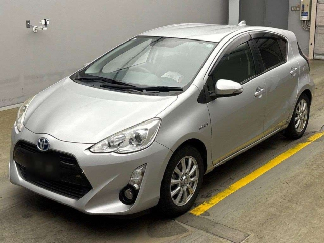 TOYOTA AQUA 2015