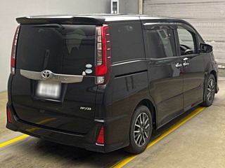 TOYOTA NOAH 2017
