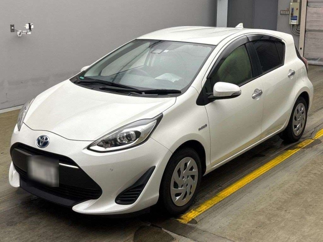 TOYOTA AQUA 2019