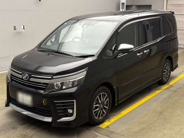 TOYOTA VOXY 2017