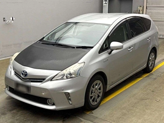 TOYOTA PRIUS ALPHA 2013