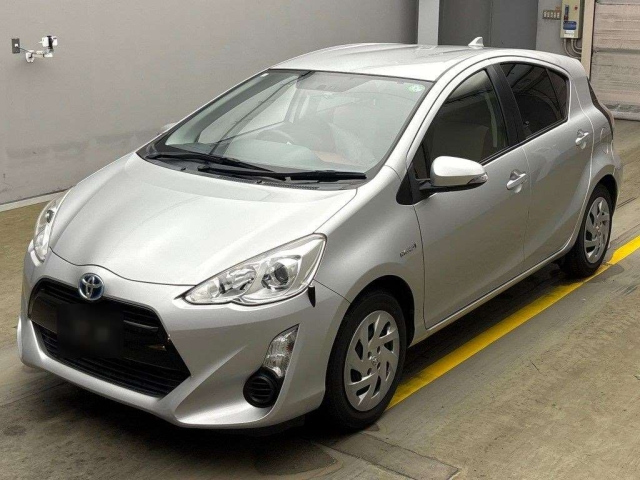 TOYOTA AQUA 2015