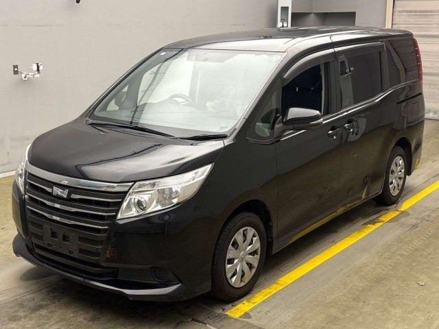 TOYOTA NOAH 2017
