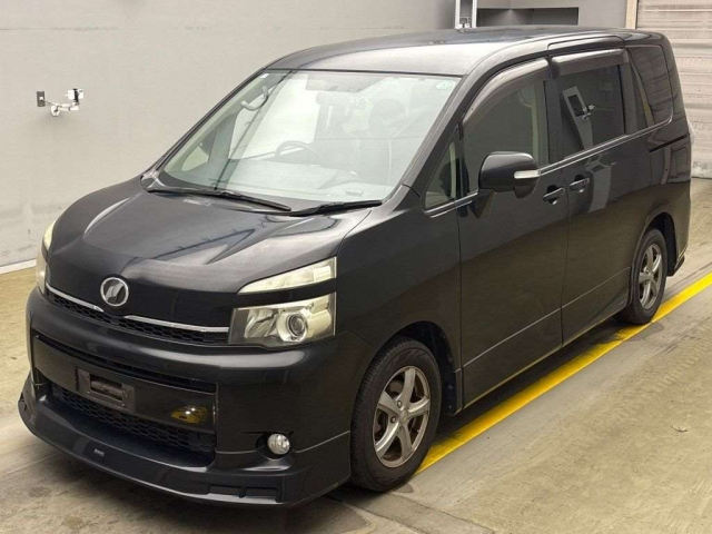 TOYOTA VOXY 2012