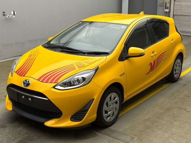 TOYOTA AQUA 2017
