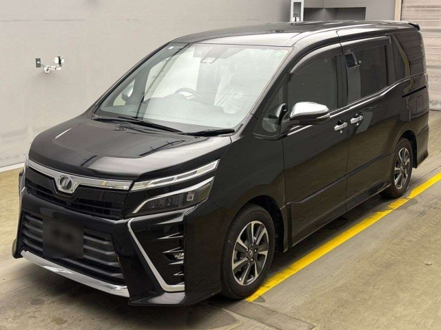 TOYOTA VOXY 2018