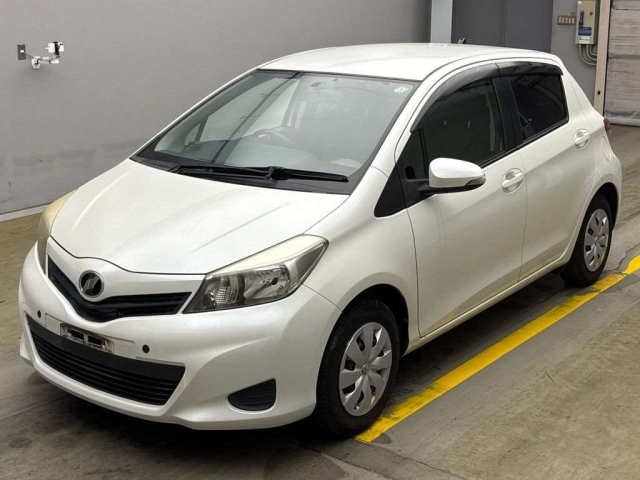 TOYOTA VITZ 2012
