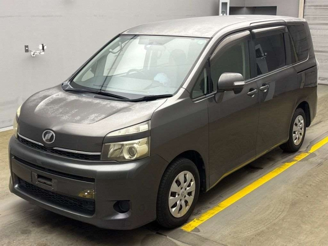 TOYOTA VOXY 2010
