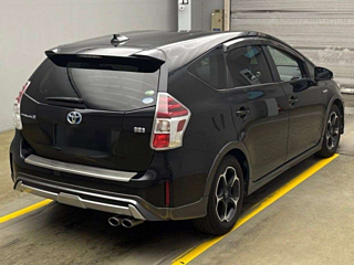 TOYOTA PRIUS ALPHA 2015