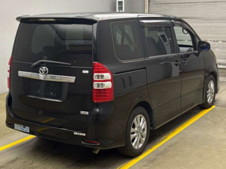 TOYOTA NOAH 2012