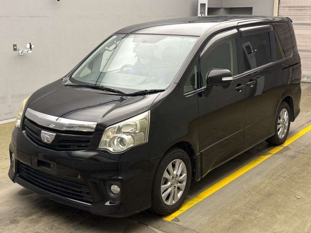 TOYOTA NOAH 2012