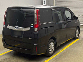 TOYOTA NOAH 2016