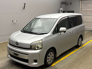 TOYOTA VOXY 2010