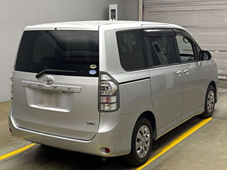 TOYOTA VOXY 2010