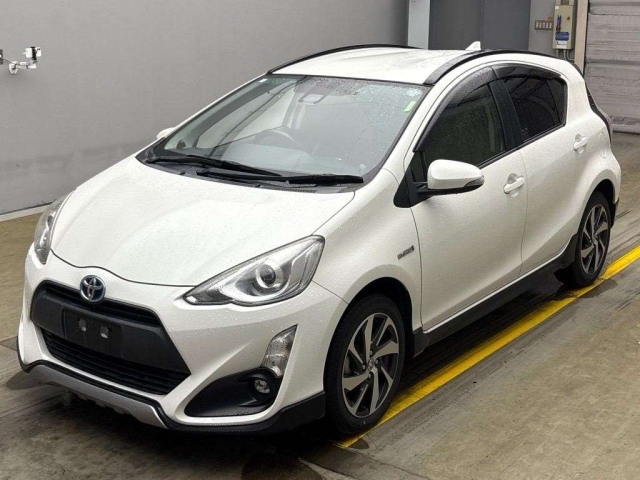 TOYOTA AQUA 2016
