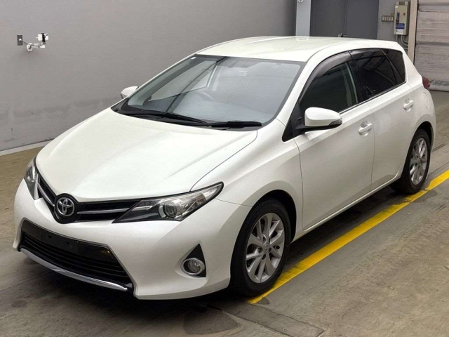 TOYOTA AURIS 2012