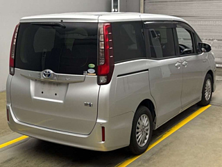 TOYOTA NOAH 2014