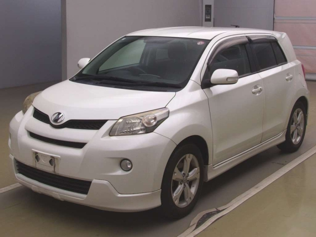 TOYOTA IST 2010
