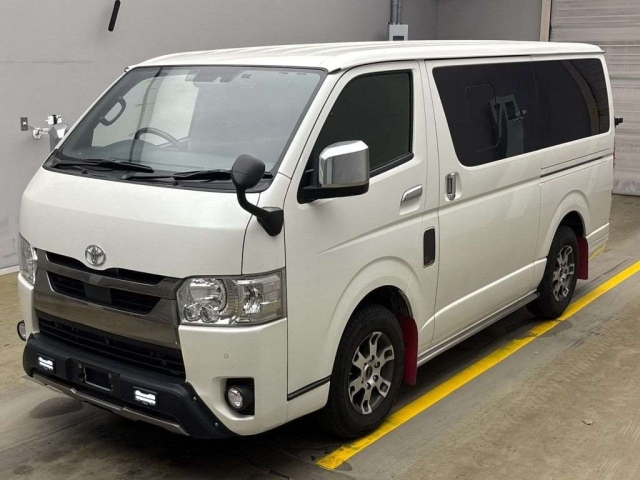 TOYOTA HIACE VAN 2022