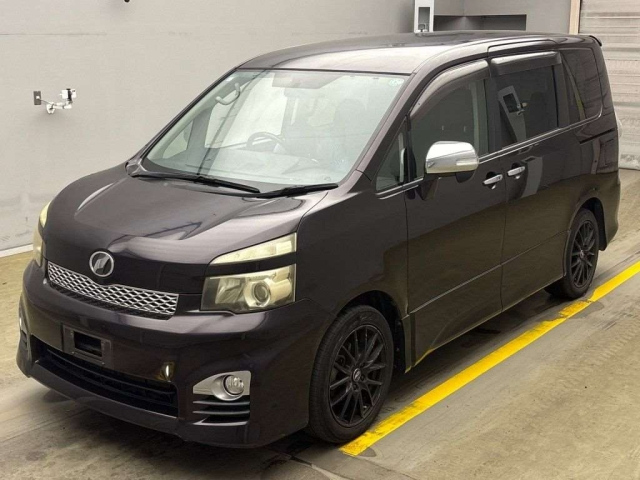 TOYOTA VOXY 2011