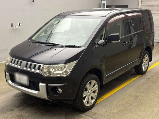 MITSUBISHI DELICA D5 2011