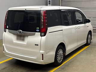 TOYOTA NOAH 2016