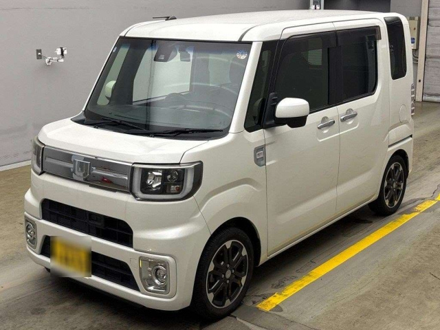 DAIHATSU WAKE 2016