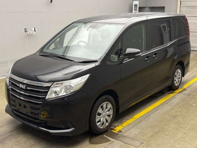 TOYOTA NOAH 2016