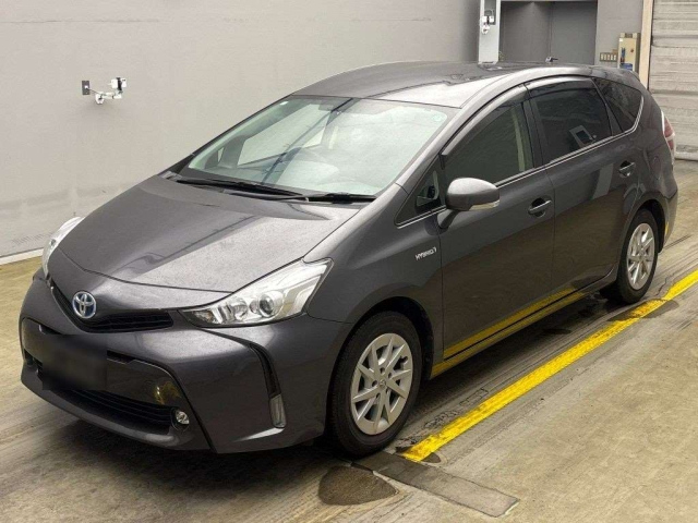 TOYOTA PRIUS ALPHA 2015